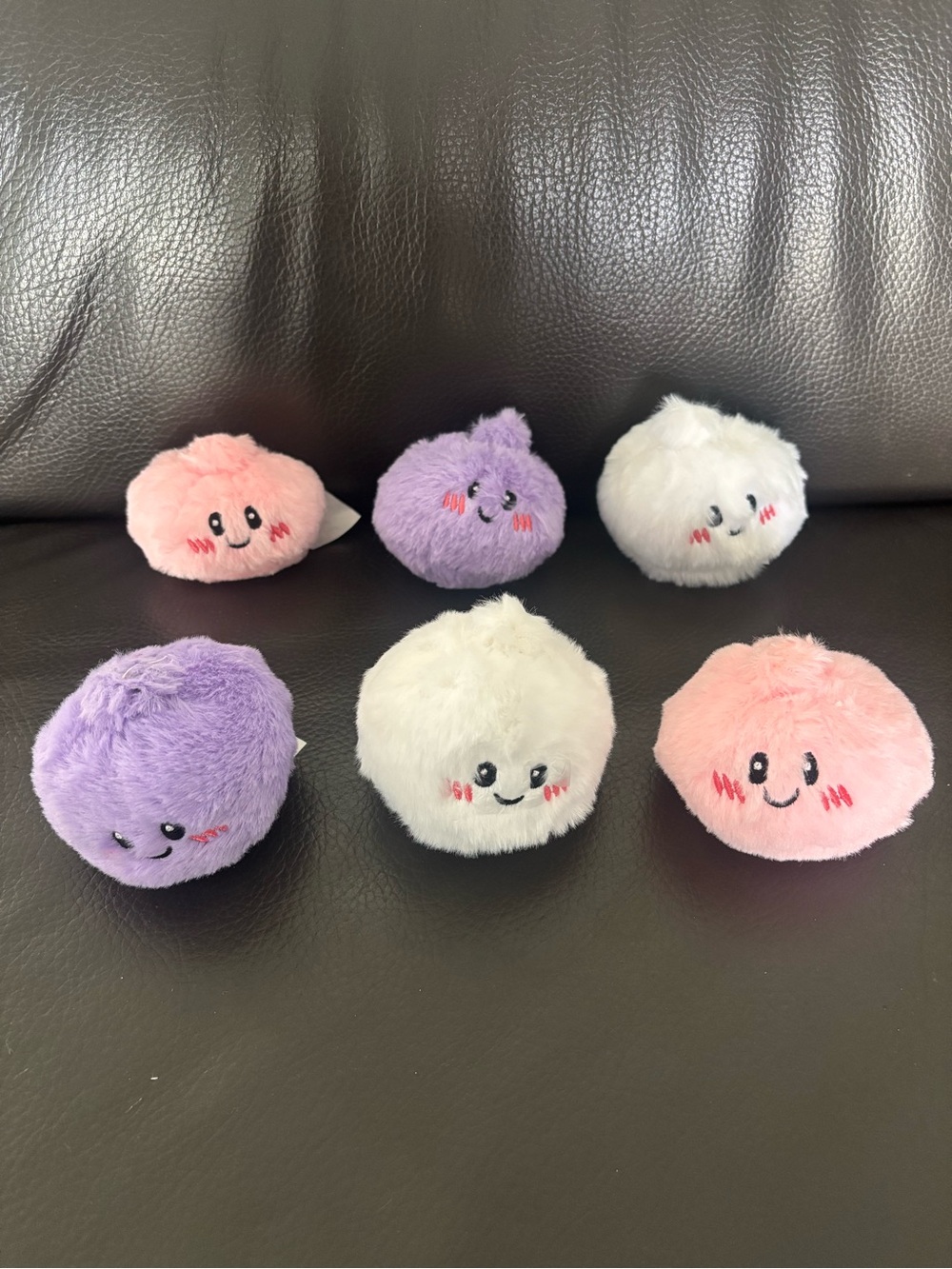 Plush Bun Pom Pom Toy - 2 random colors - Picture 6 of 6